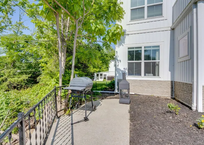 Steps To Buckeye Lake: Family-Friendly Home