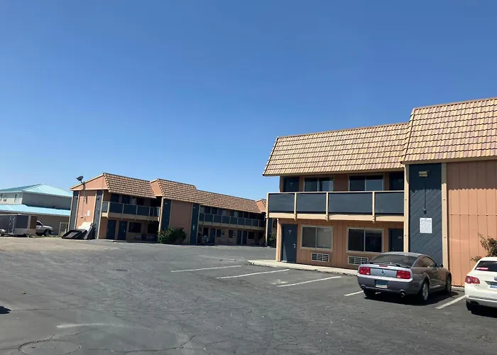 Oasis Inn And Suites