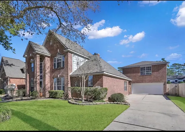 Luxurious Tomball Getaway