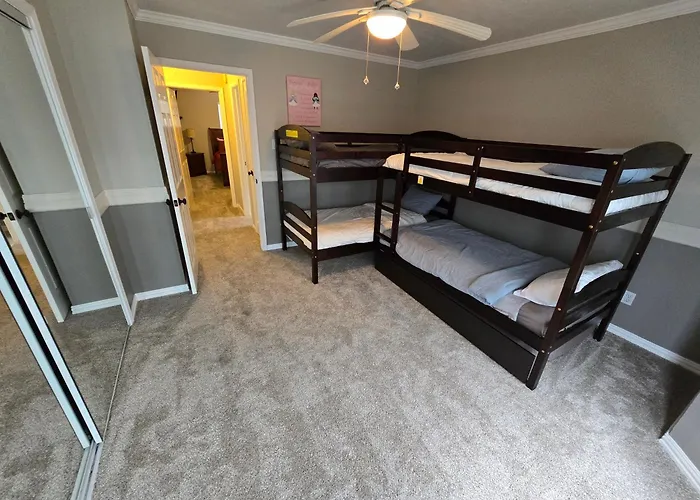 Luxurious Tomball Getaway