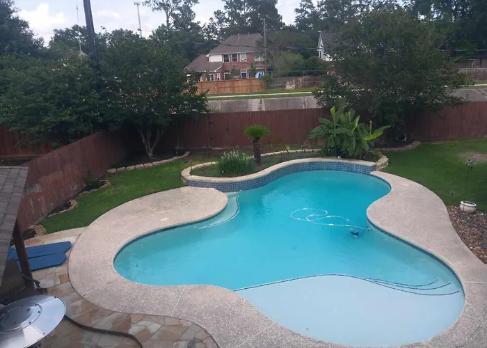 Luxurious Tomball Getaway