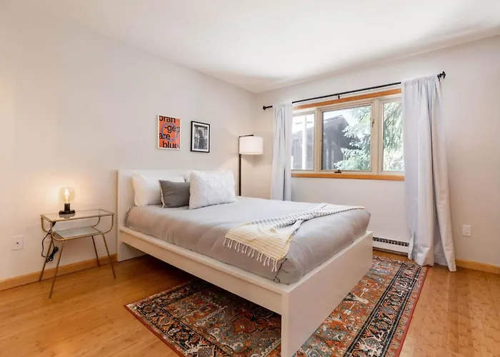 Charming 2 Bedroom 2 Bath On-Mountain In 10 Min