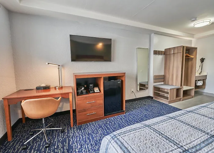 Hyannis Plaza Hotel