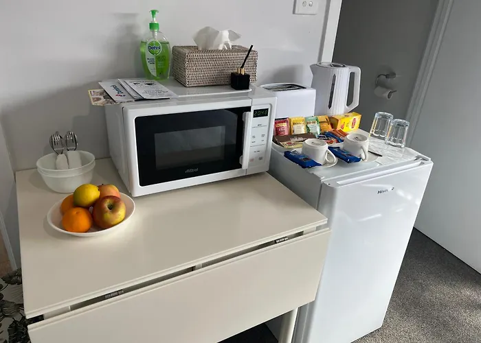 Guest Suite With Private Entry- 6 Mins To Airport
