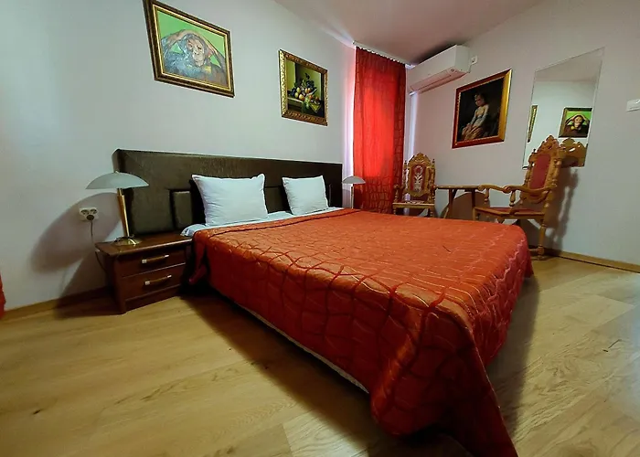 Family Art Hotel Gallery