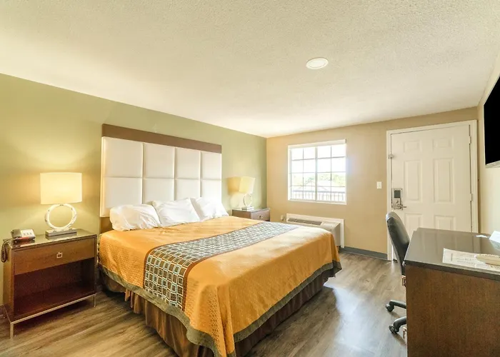 Deluxe Inn & Suites By Oyo Miami Ok
