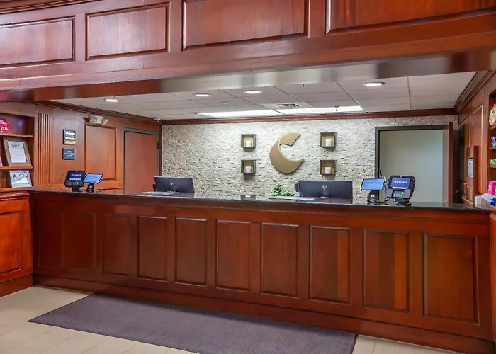 Comfort Suites Outlet Center
