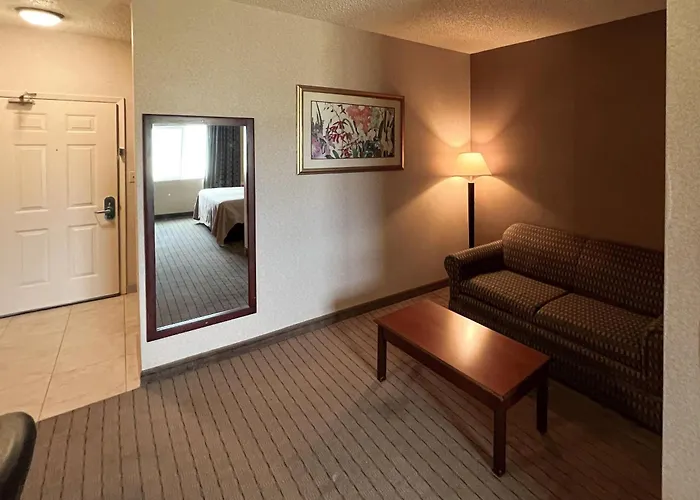 Quality Inn & Suites Grants - I-40