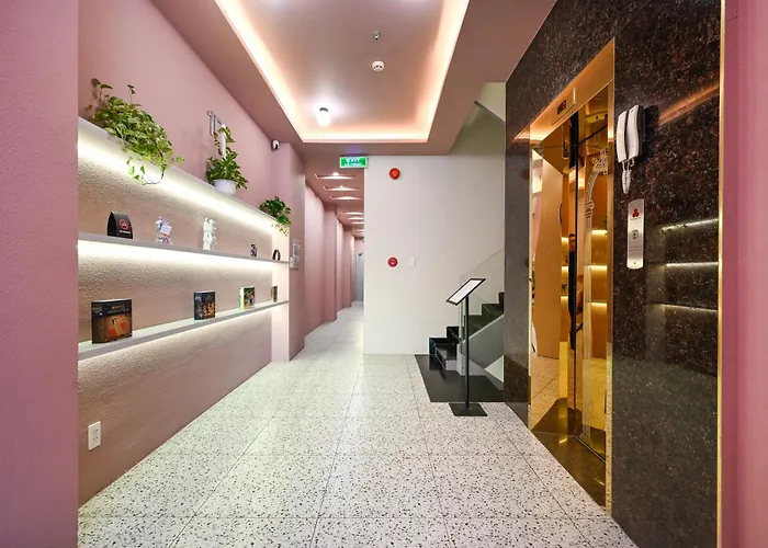 Brown Dot Hotel Saigon Airport