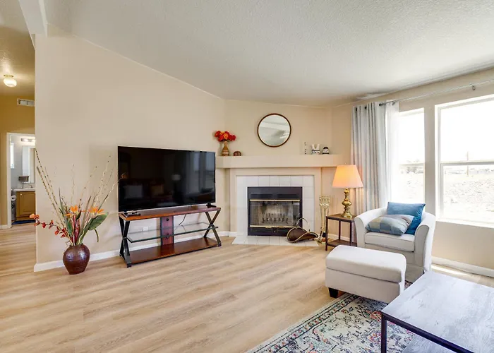 6 Mi To Downtown Pahrump: Scenic Desert Retreat