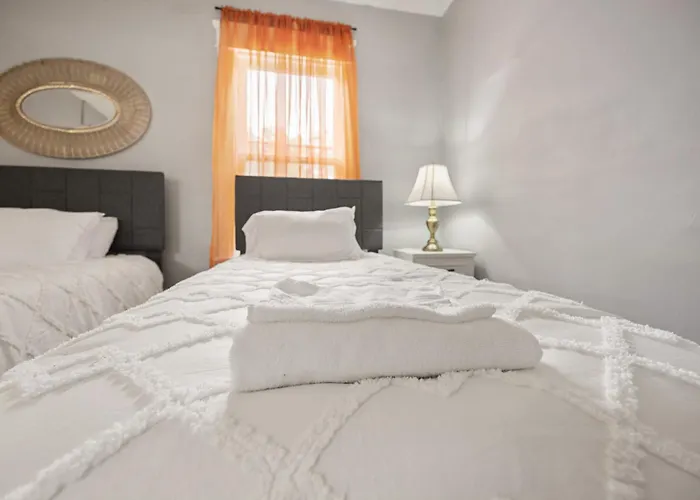 Modern 2Br Near Syracuse University, Zoo, Destiny Usa & Downtown Syracuse