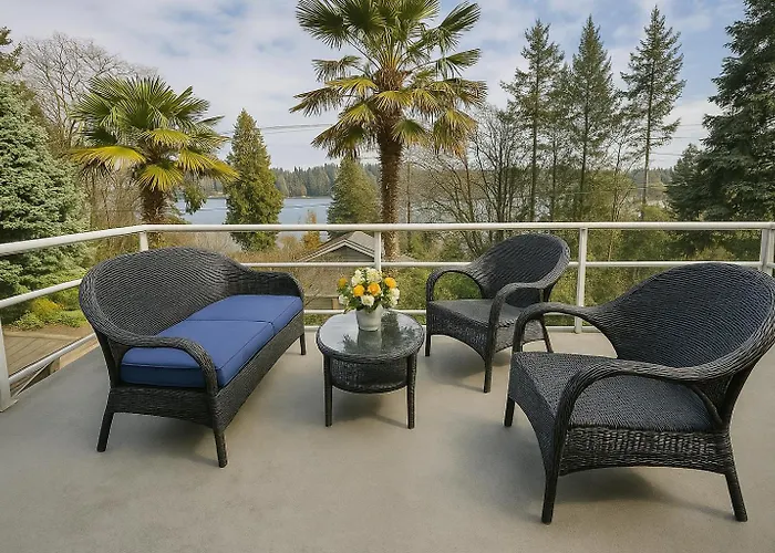 Luxury 180 Degree Lake View