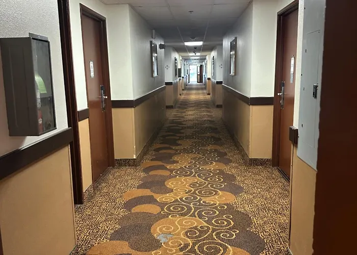 Bridgeway Inn & Suites - Portland Airport