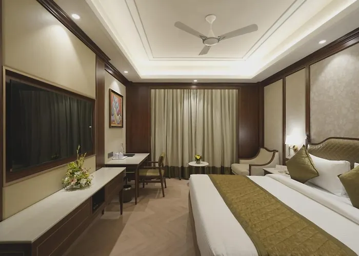 Chanakya Bnr Hotel