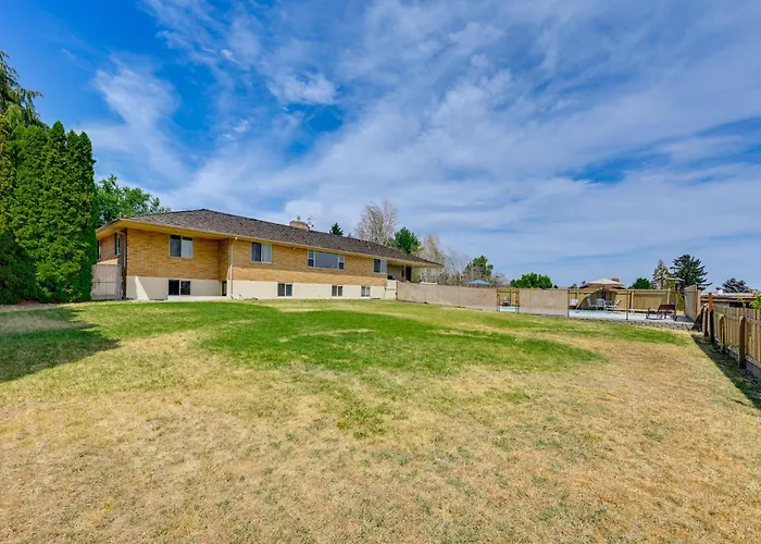Family-Friendly Yakima Escape W/ Yard & Pool!