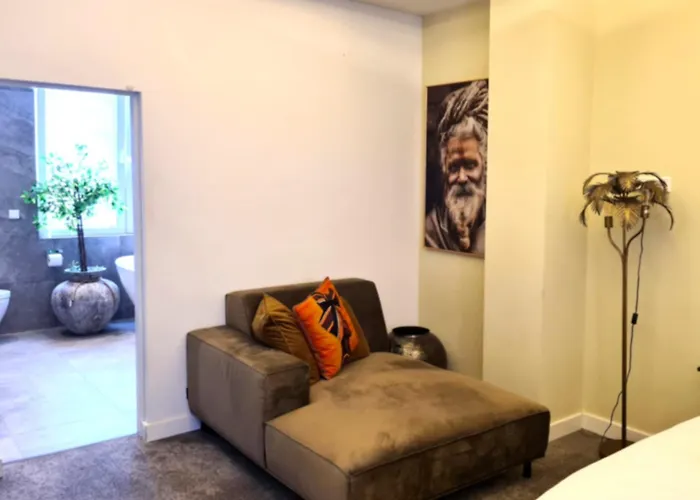 3 Monkeys Hotel