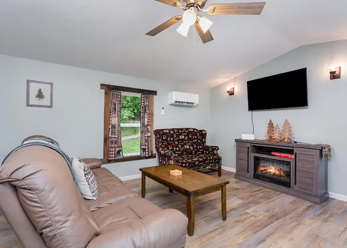 Grey Pines At Hocking Vacations