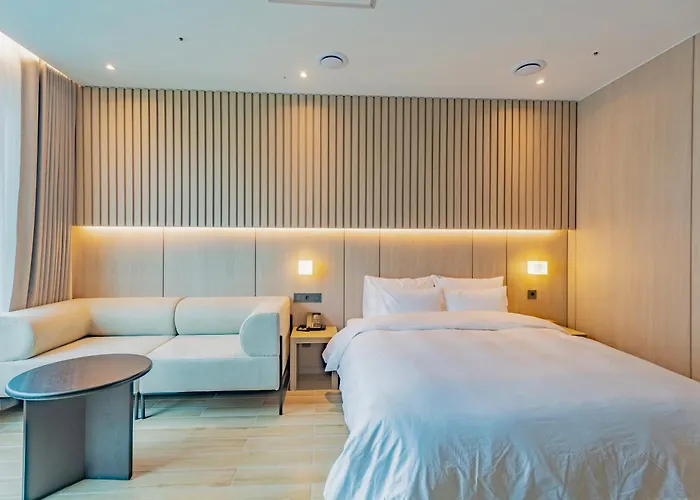 Hound Hotel Hyeoksindosi Branch