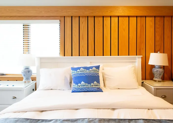 The Leland Lodge