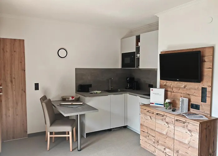 Living-Apart Anita