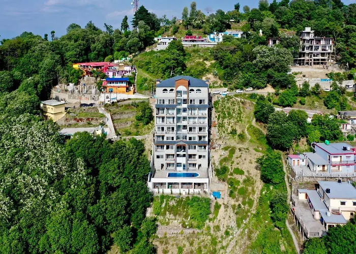 Q' Nest Hotel Cloud End Lansdowne