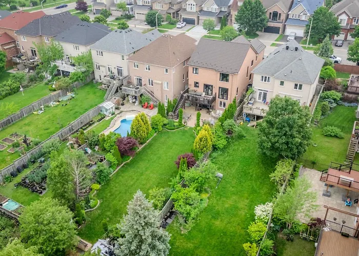 Richmond Hill Ravine Retreat