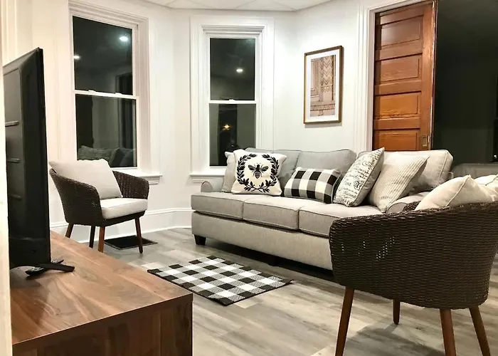 Cozy Lancaster Apartment Near Attractions