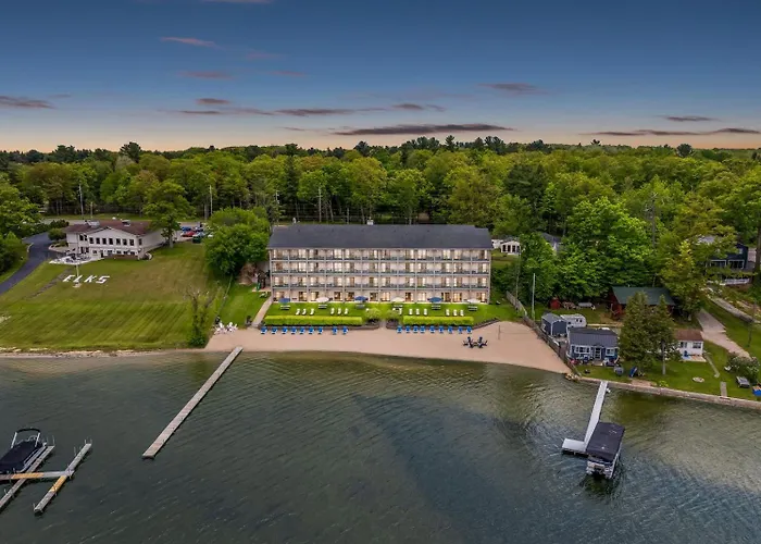 Beachfront Hotel Houghton Lake