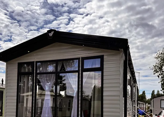 Fabulous 3 Bedroom Static Caravan At Billing Aquadrome