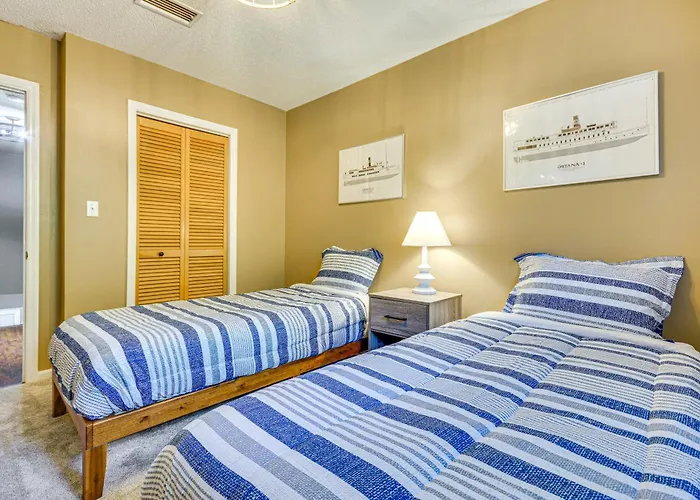 2 Mi To High Point University: Townhome W/ Patio