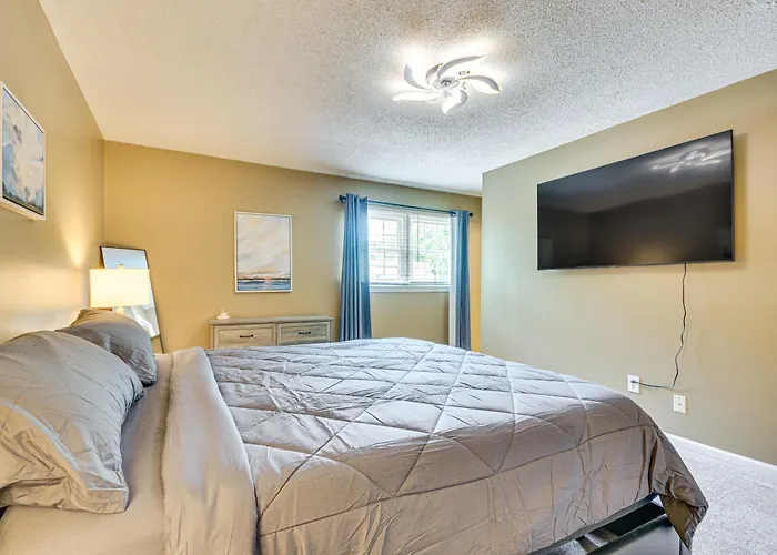 2 Mi To High Point University: Townhome W/ Patio