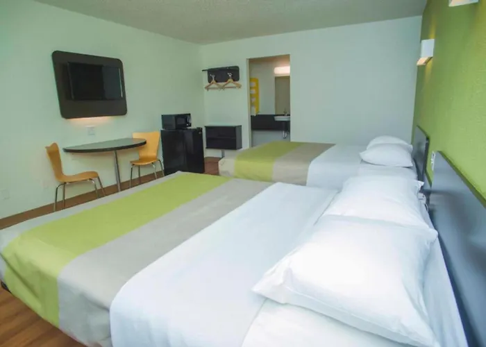 Motel 6-Palestine, Tx