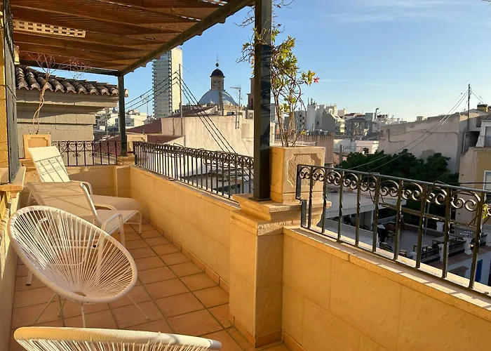 Edificio Amarillo En El Barrio