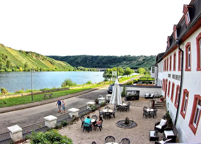 Hotel- Weingut- Moselloreley