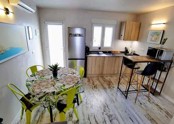 CASITA NAIF ESTANCIAS EN TORRE DEL MAR a 30 METROS DE LA PLAYA