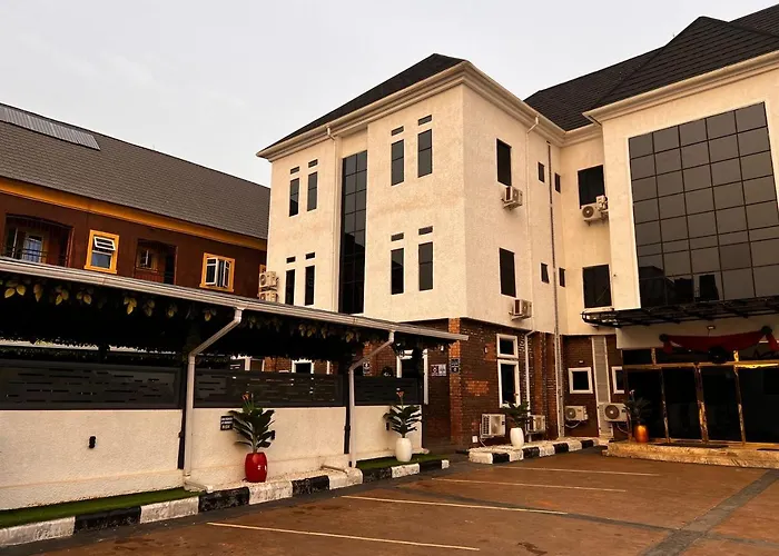 Triple J Universal Hotel And Suites