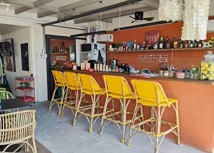La Ud Lounge And Hostel