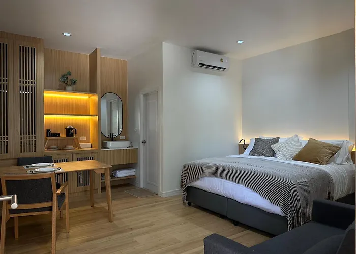 Mani Ranong Hotel