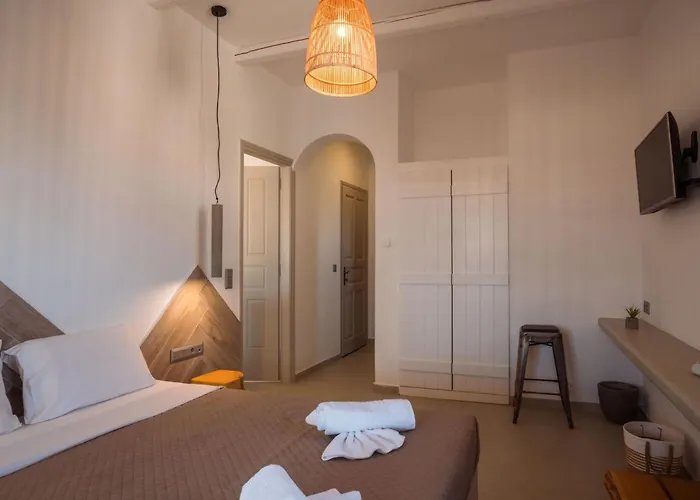 Paradise Hotel (Adults Only)