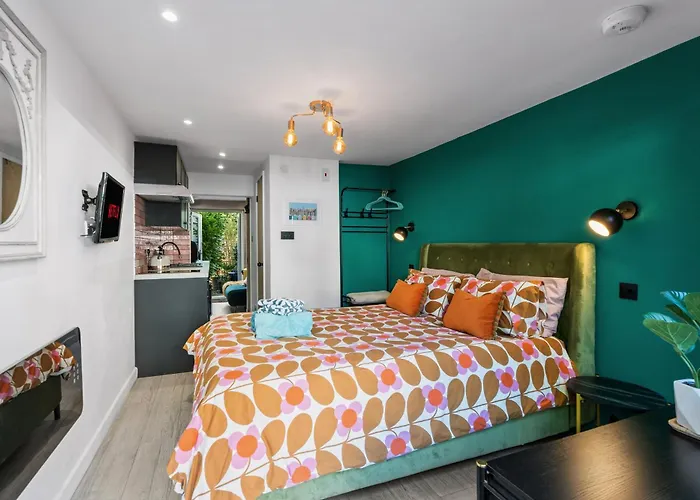 Tiny House With Private Parking & Patio - Central Brighton