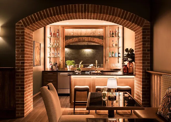 86 State Circle - Luxury Boutique Hotel