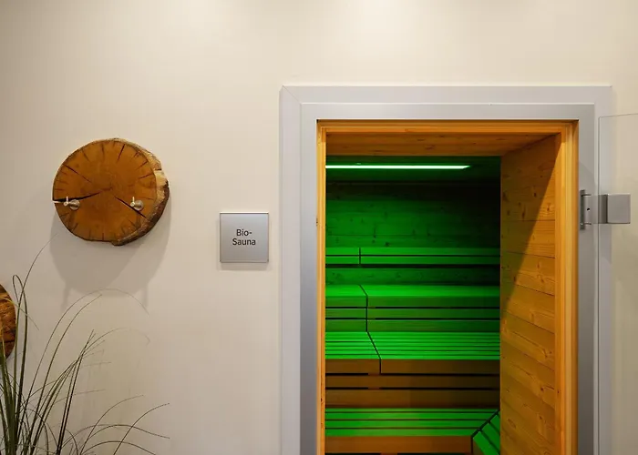 Boddenzeit - Moderne Ferienwohnung mit Nordbalkon, Wellnessbereich und Nähe zum Ostseestrand
