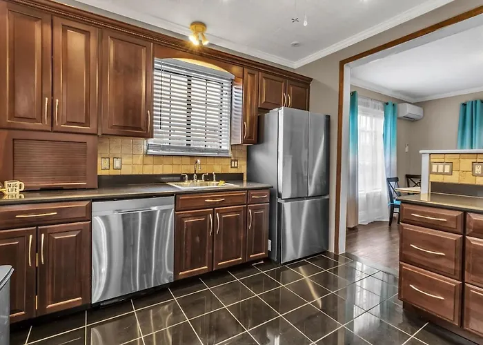New Close To Falls Beautiful Spacious Parking Air Conditioning