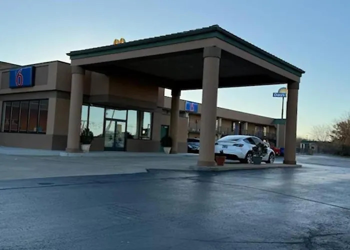 Motel 6-Clarksville, Tn
