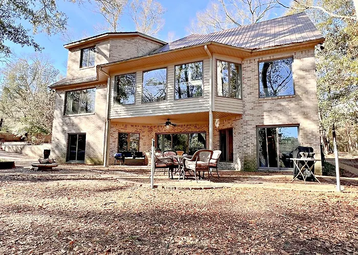 Daphne River Villa
