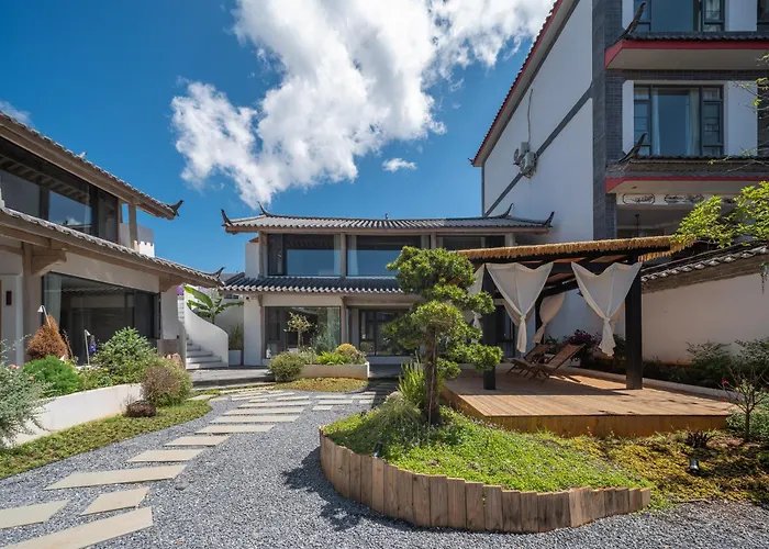 Lijiang Jinghua Inn