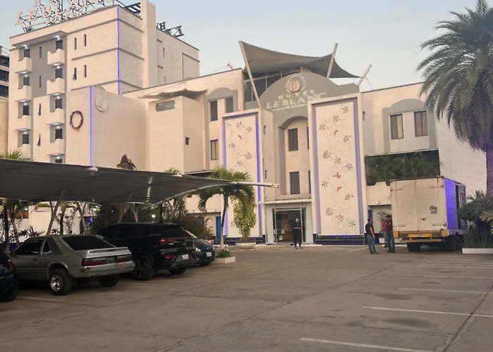 Hotel Leblanc Suites