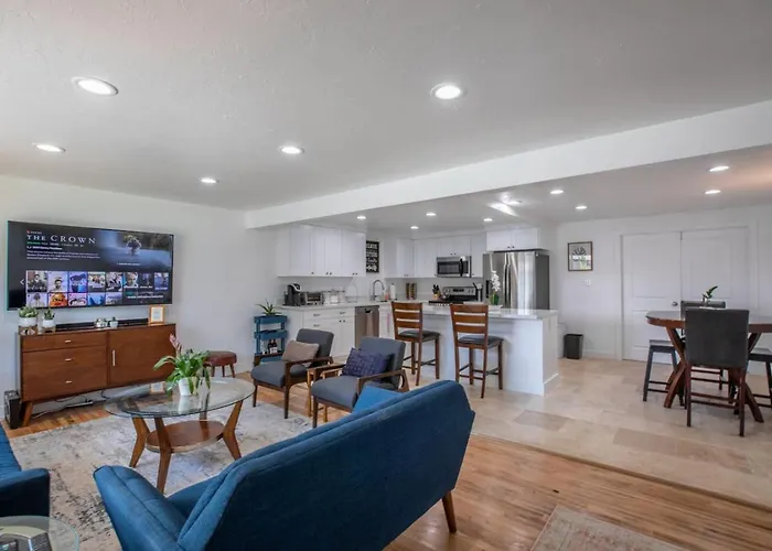 Lilypad Retreat + Pet Friendly Ski Base