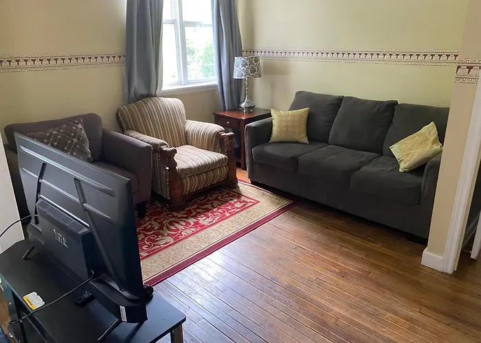 Colonial Charm Inn