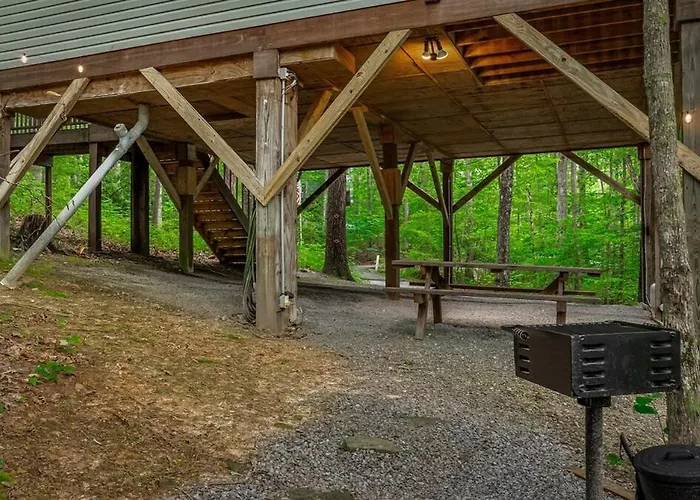 Peaceful Hideaway Treehouse Near Little River Canyon